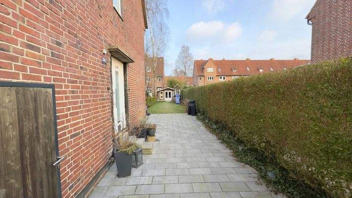 Eingang und Terrasse