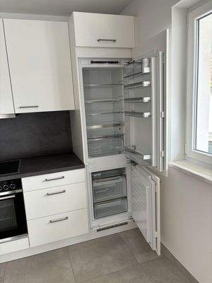 Küche mit Kühl-Gefrierschrank