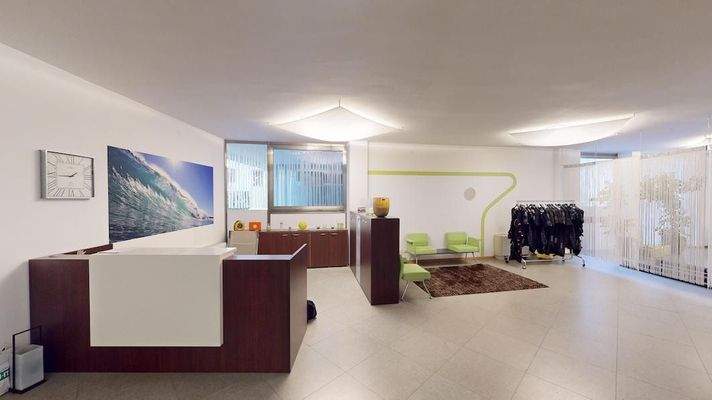 Meran-Studio-Fitness-Miete-GroßeRäume-Zentrum-Garagen-HoheQualität