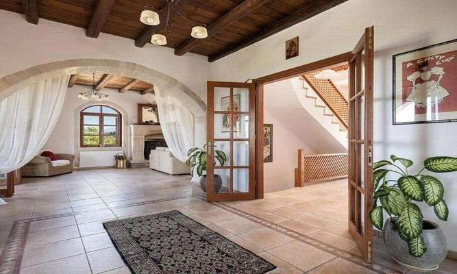 Kreta, Kournas: Luxuriöse Steinvilla mit Meer- und Bergblick