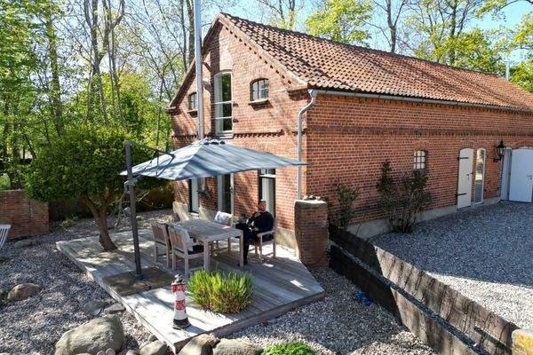 Südterrasse vor Gräseranlage