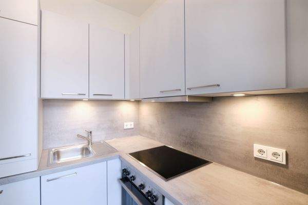 (Musterwohnung) moderne Einbauküche