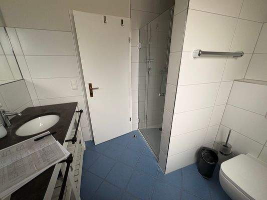 Badezimmer mit Dusche