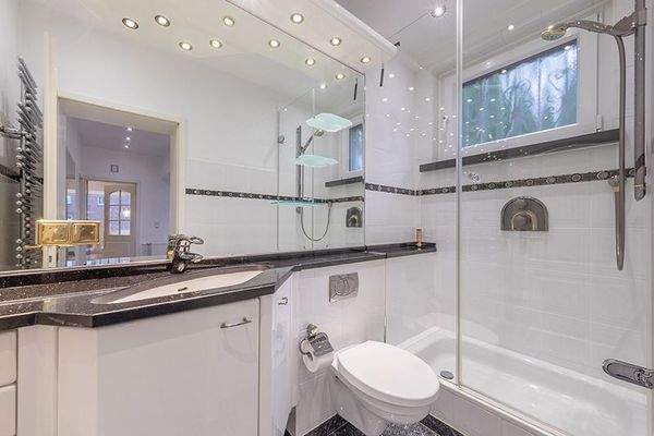 Duschbad im Erdgeschoss