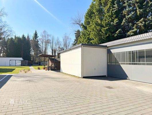 Garage, Werkstatt- (KI generiert)