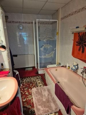 ... und Dusche im Erdgeschoss