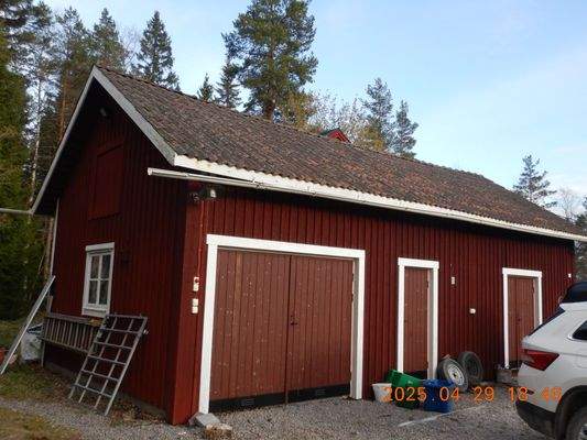 Wirtschaftsgebäude mit Garage u. Werkstatt