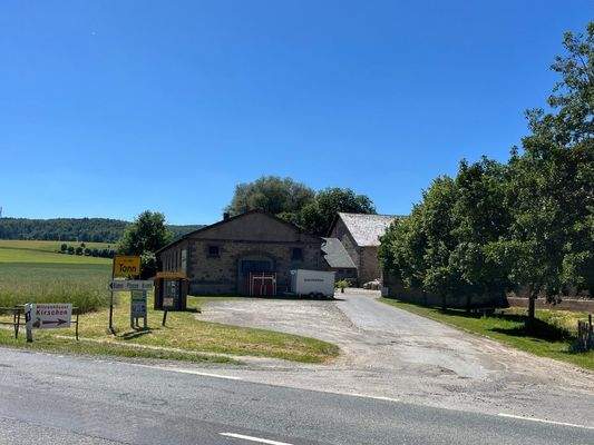 Nachbarhof gegenüber