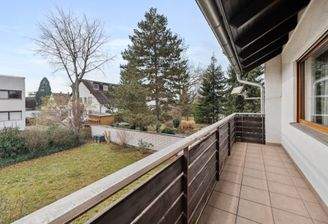 Balkon mit Blick in den Garten.jpg