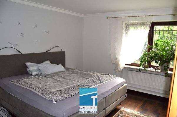 Schlafzimmer mit echtem Stuck