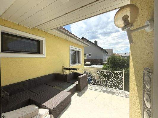 OG 1 / Terrasse mit Abgang zum Pool