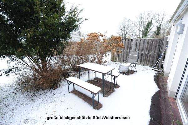 große sonnige Süd/West Terrasse