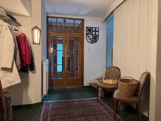 Haus-2-WE-Friedrichsthal-stb-Flur-EG