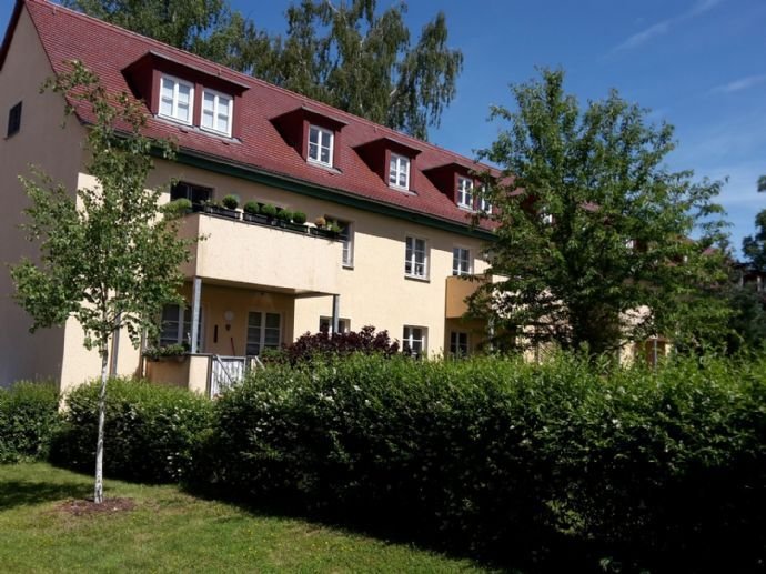 !! Zauberhafte 2-Raum-Wohnung mit Balkon UND Gartenanteil in grüner Wohlfühl-Oase !!
