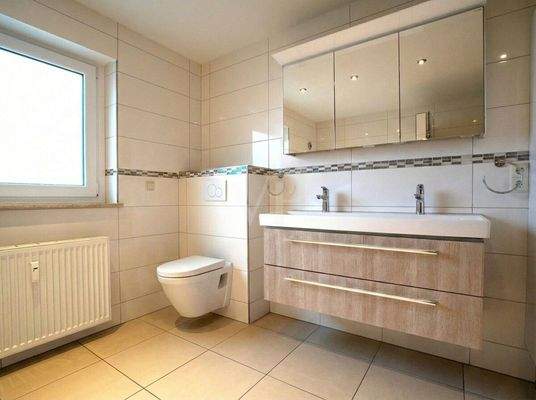 Badezimmer im Erdgeschoss