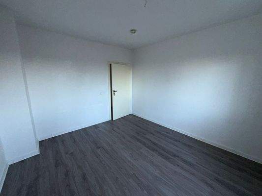 Leeres Zimmer mit Holzboden