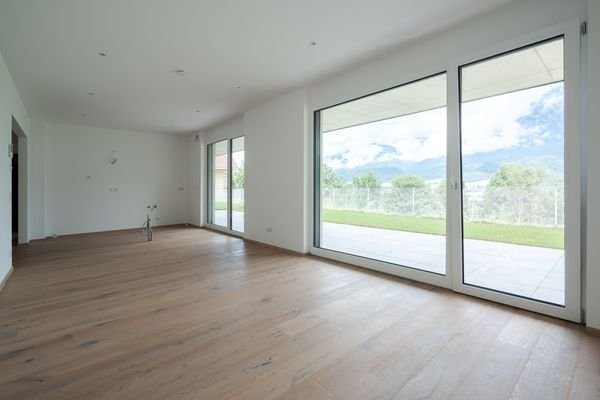 Wattens-Top-1-web-(c)-hell lichtdurchfluteter Wohn