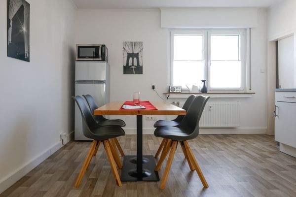 EG Küche Esstisch WG 2.jpg