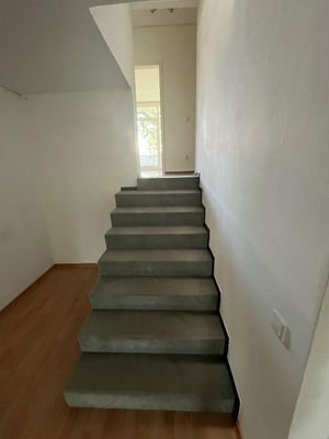 Flur mit offener Treppe