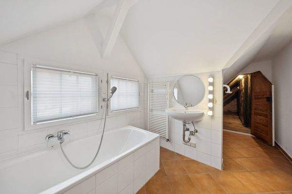 Badezimmer im Dachgeschoss