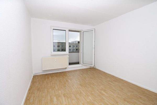 Wohnzimmer mit Balkon