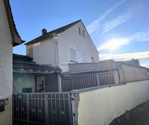 Ansicht von außen / Tor, Halle, Gaststätte