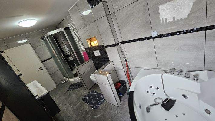 Vorderhaus_OG Bad_05.jpg