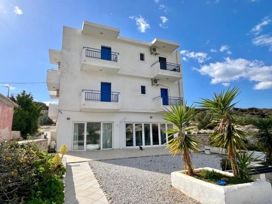 Kreta, Makry Gialos: 4-Zimmer-Erdgeschosswohnung in Strandnähe zu verkaufen