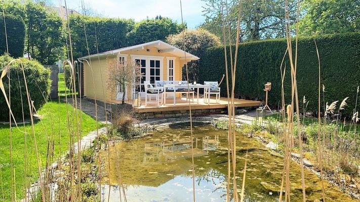 Teich, Gartenhaus, Terrasse