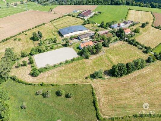 Weideflächen und Hof