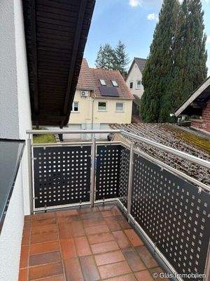 Balkon mit Straßenansicht