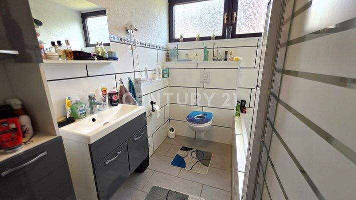 Gegenseite des Badezimmers im OG 