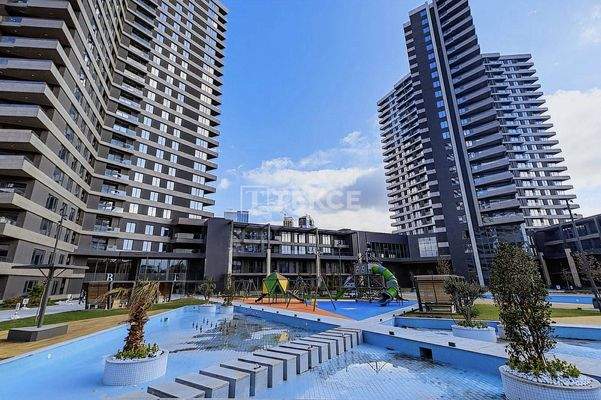 Sea-View Flats Near the Sea in a Complex in İzmir Konak
