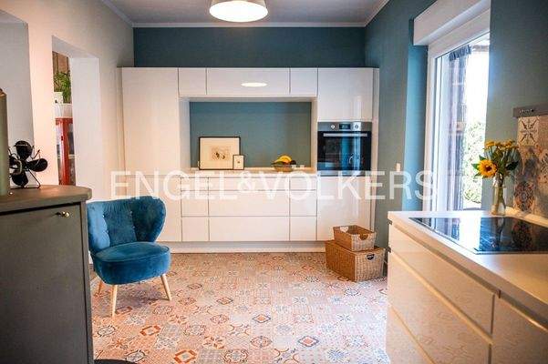 Küche mit Terrassentür im Erdgeschoss