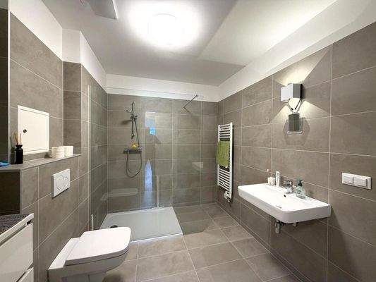 Badezimmer 2/2 mit Du, WC 3/4, WB