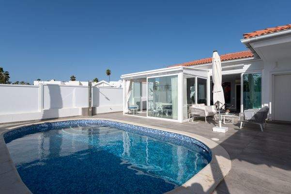 Ansicht mit eigenem Pool