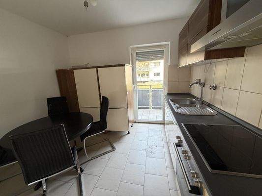 Küche mit Zugang zum Nordostbalkon