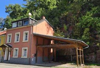  Haus rechtsseitig mit Carport
