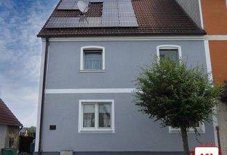Doppelhaushälfte mit PV-Anlage