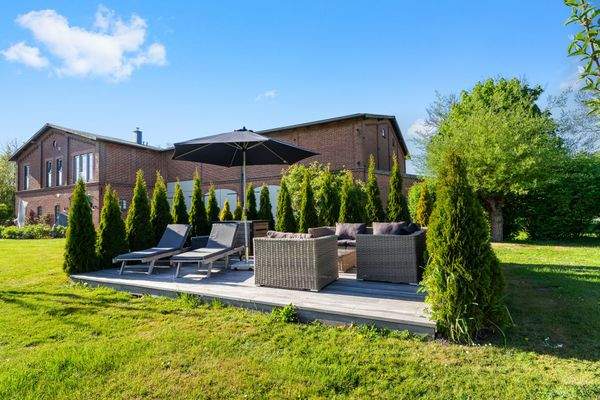 16 m² große Südterrasse 