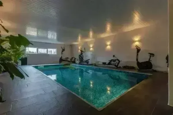 Indoor-Pool beheizt.webp