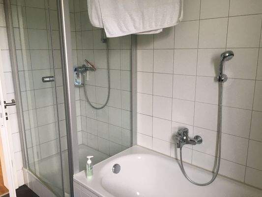 Dusche &amp; Wanne