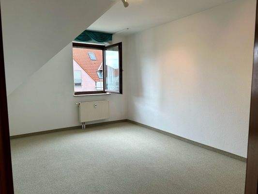 Schlafzimmer mit Fester zur Nordseite