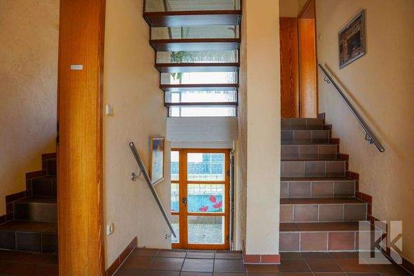 Beliebte Splitlevel-Bauweise mit offenem Treppenhaus