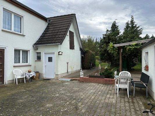 Hof, Anbau und Nebengelass