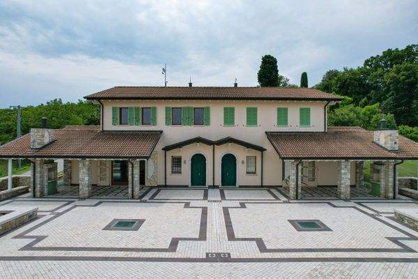 Blick auf die große Sonnenterrasse 