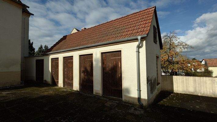 Nebenhaus mit Schuppen, Lager, Werkstatt und Waschhaus