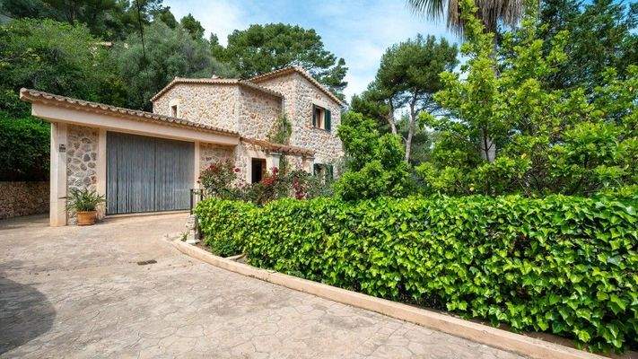 Haus zum Verkauf in erster Meereslinie von Cala Deyá, Mallorca