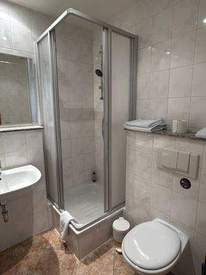 Gästezimmer - Bad.jpg