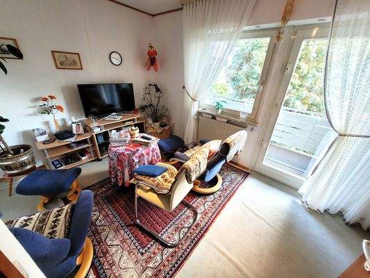 Zimmer mit Balkon im Obergeschoss